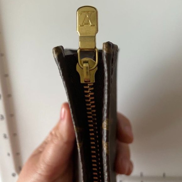 Louis Vuitton Toiletry Pouch 15 - Picture 3 of 11